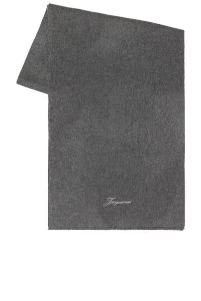 Jacquemus Large Echarpe Cashmere Tailleur In Gray