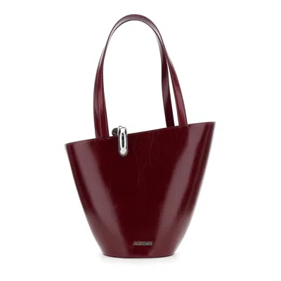 Jacquemus Le Bambola Moyen Bordeaux Shoulder Bag With Front Metal Ring Closure And Embossed Logo Let In Red