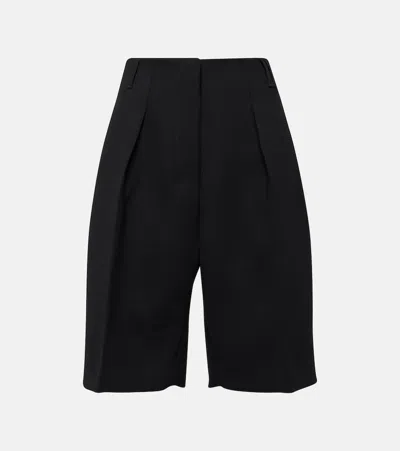 Jacquemus Bermuda Pleated Shorts In Black