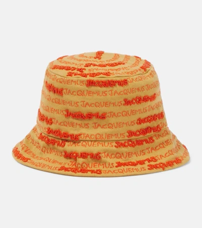 Jacquemus Le Bob Bordado Bucket Hat In 560 Khaki