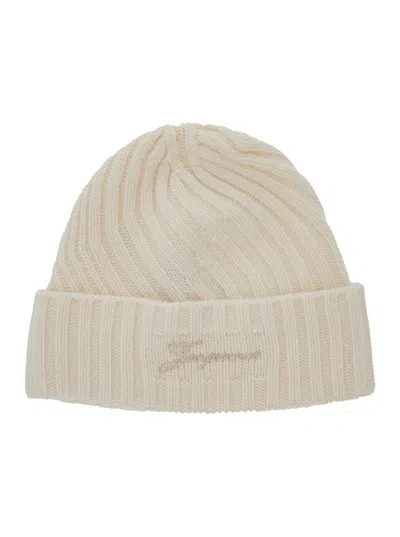 JACQUEMUS 'LE BONNET TOURNI' WHITE BEANIE WITH TURN-UP BRIM AND LOGO LETTERING ON THE FRONT IN WOOL MAN