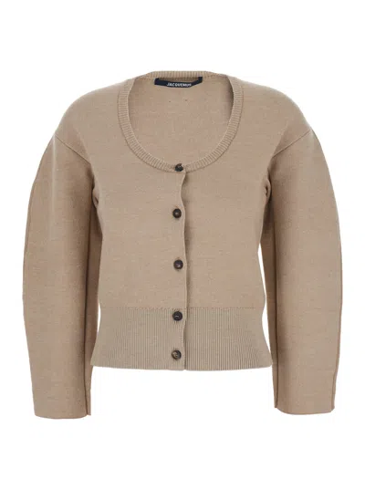 JACQUEMUS LE GILET DOPPIO BEIGE CARDIGAN WITH ROUND NECK AND RIBBED TRIMS IN WOOL BLEND STRETCH WOMAN