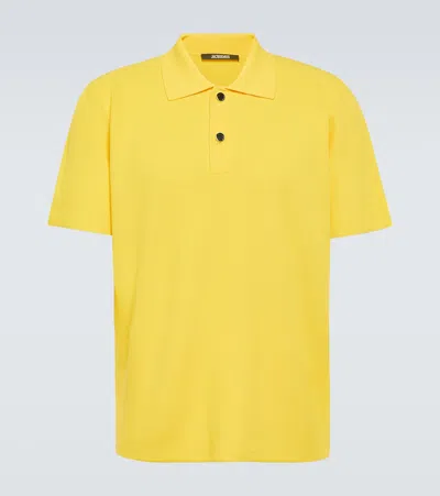 Jacquemus Le Polo Maille Logo-embossed Polo Shirt In Yellow