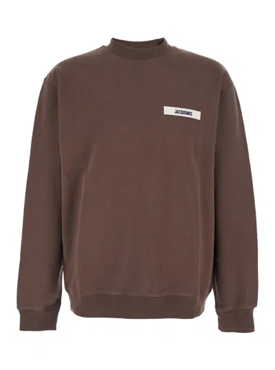 JACQUEMUS 'LE SWEATSHIRT GROS-GRAIN' BROWN SWEATSHIRT WITH LOGO PATCH IN COTTON MAN