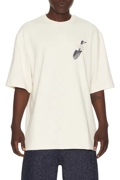 Jacquemus The Pelle Embroidery Graphic T-shirt In Neutral
