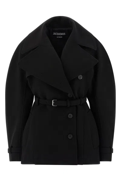 Jacquemus Le Trench Ovalo Court Coat In Black