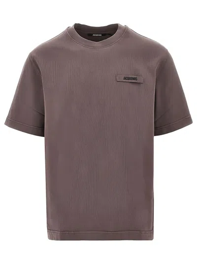 Jacquemus Boxy-fit Ribbed Texture T-shirt With Subtle Patch Detail In Brown
