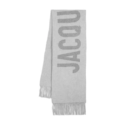 Jacquemus Logo Jacquard Wool Fringed Scarf In Gray