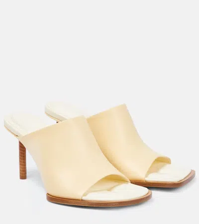 Jacquemus Les Mules Carrés Ronds Leather Mules In Off-white