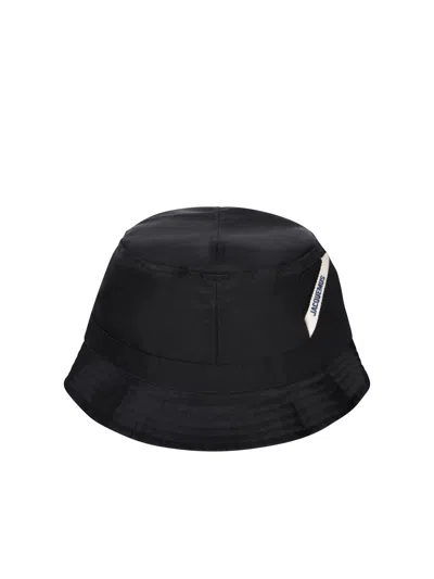 JACQUEMUS LOGO DETAILED BUCKET HAT