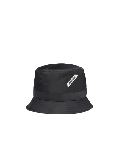 Jacquemus Logo Detailed Bucket Hat In Black