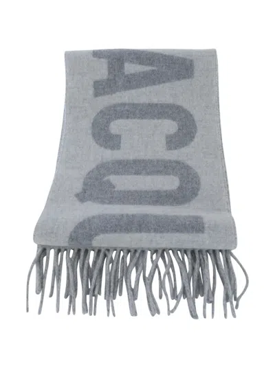 Jacquemus Logo Fringed Scarf In Gray