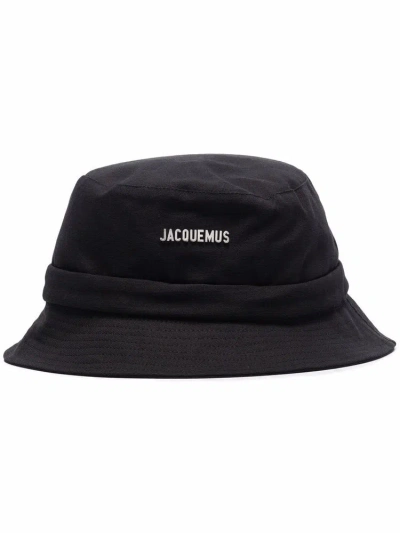Jacquemus Logo Lettering Bucket Hat In Black