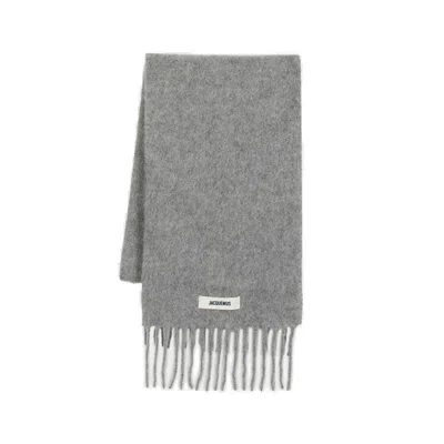 Jacquemus Logo Patch Fringed Scarf In Grey