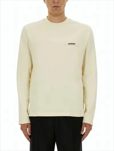 Jacquemus Long-sleeve Off-white Cotton T-shirt With Subtle Logo Patch In Neutral