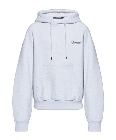 JACQUEMUS JACQUEMUS LOGO EMBROIDERED DRAWSTRING HOODIE