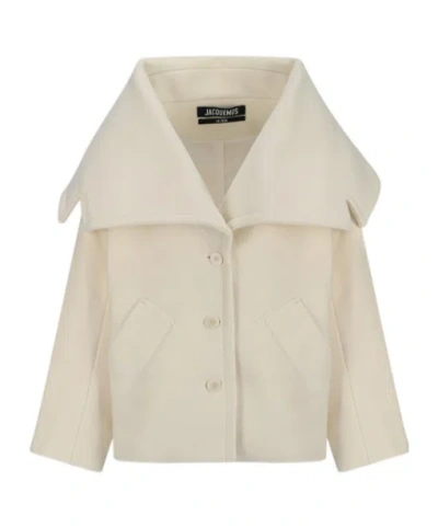 Jacquemus Caruso Coat With Adjustable Belt And Slit In White
