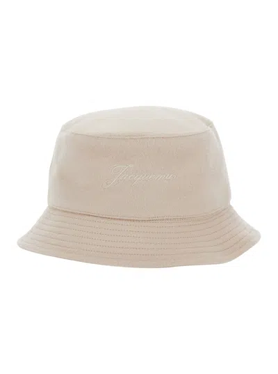 JACQUEMUS JACQUEMUS MEN 'LE BOB CACHEMIRO' BEIGE BUCKET HAT WITH LOGO LETTERING EMBROIDERY ON THE FRONT AND RI