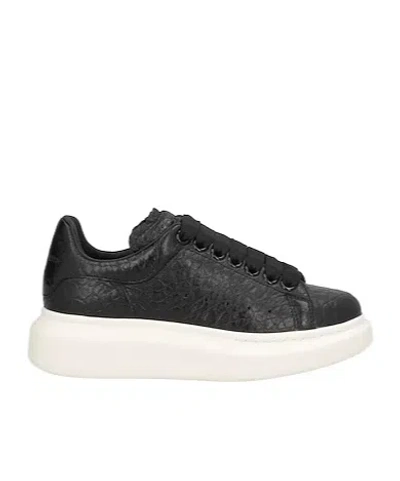 Jacquemus Minimalist Solid Color Sneakers In Black