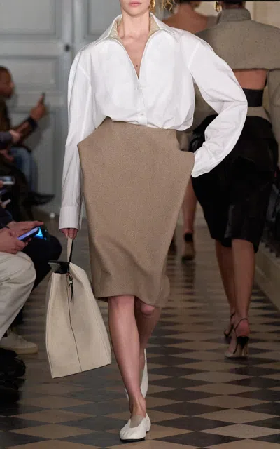 Jacquemus Moda Operandi In Neutral