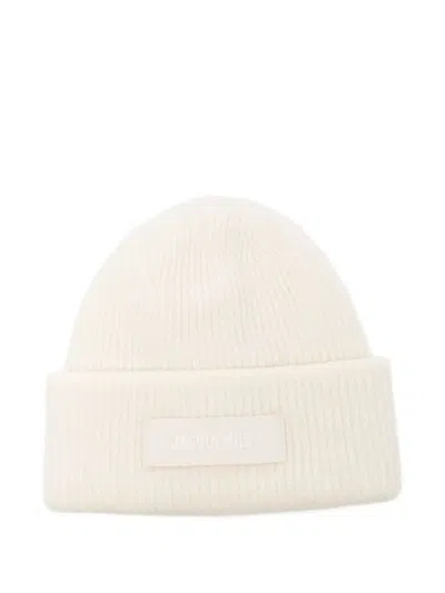 JACQUEMUS OFF WHITE LOGO BEANIE HAT