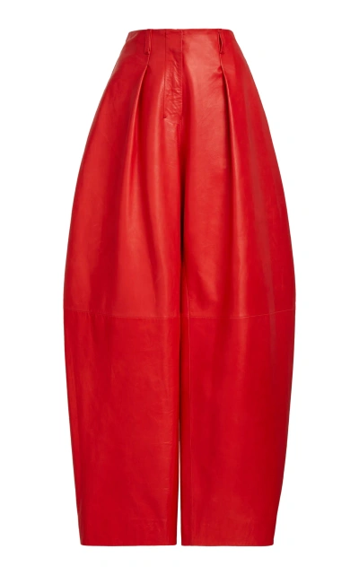 Jacquemus Ovalo Cuir Pleated Leather Balloon Trousers In Red