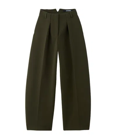 Jacquemus Ovalo Pleated Trousers In Green