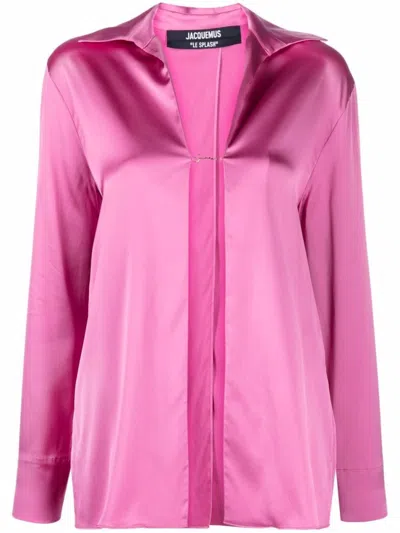 Jacquemus Gold Toned Logo Link Satin Shirt In Pink