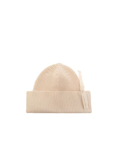 Jacquemus Ribbed-knit Logo-ribbon Beanie In Nude