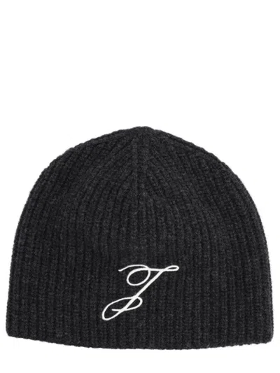 JACQUEMUS RIBBED KNIT MERINO WOOL CAP WITH SUBTLE EMBROIDERY