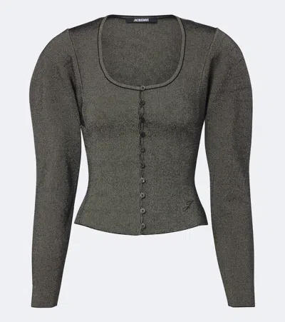 Jacquemus Sera Cardigan Scoop Neckline Fitted Sleeves In Gray