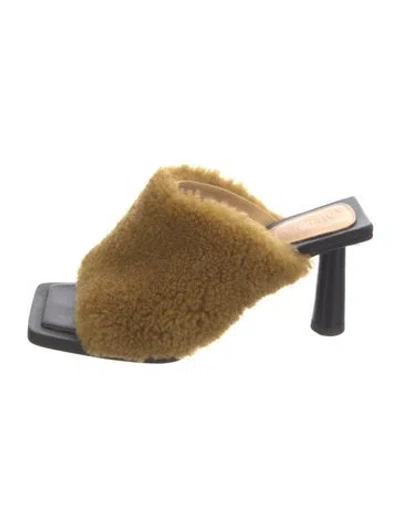 Pre-owned Jacquemus Shearling Slides In Black