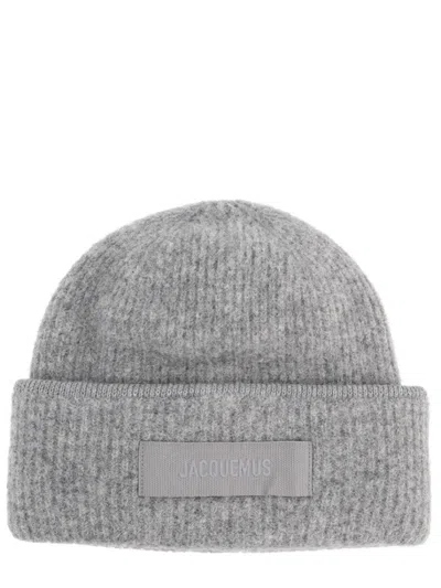 JACQUEMUS SOFT RIBBED KNIT CAP WITH GROSGRAIN LABEL DETAIL