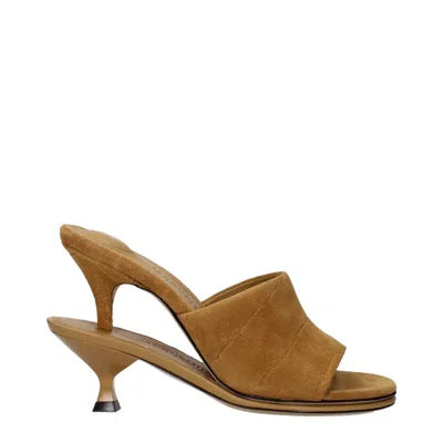 Jacquemus Suede Sculptural Heel Heel In Brown