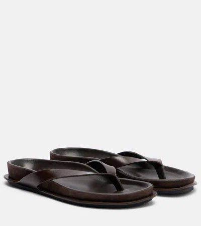 Jacquemus Tatanes Leather Thong Sandals In Brown