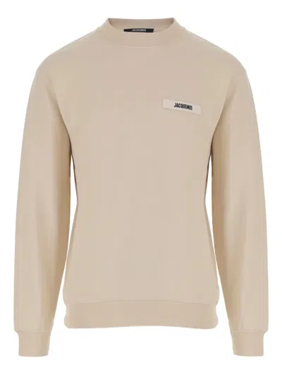 JACQUEMUS THE GROS GRAIN CREWNECK SWEATSHIRT WITH LOGO PLAQUE