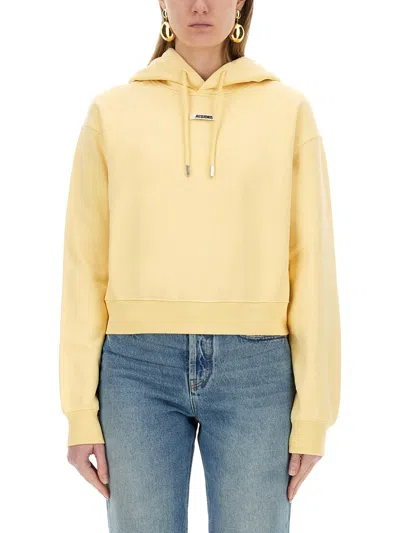 Jacquemus The Sweatshirt With Grosgrain Hood In Yellow