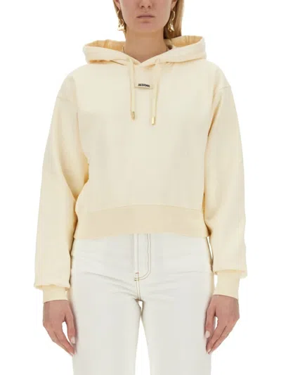 Jacquemus The Sweatshirt With Grosgrain Hood In Beige