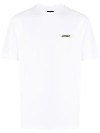 Jacquemus T-shirt Bianca In Cotone Con Patch Logo Sul Petto