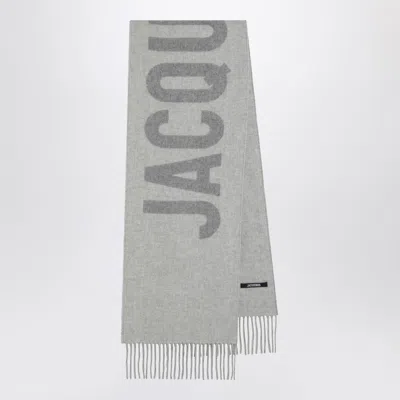Jacquemus Logo Jacquard Wool Fringed Scarf In Gray