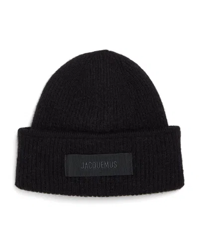 Jacquemus Wool-blend Grossgrain Logo Beanie In Black