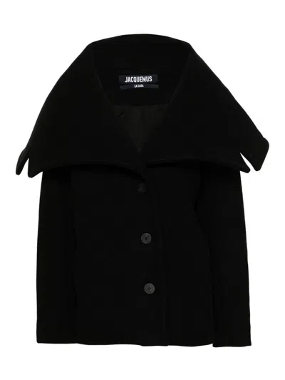 JACQUEMUS ABRIGO CORTO - NEGRO