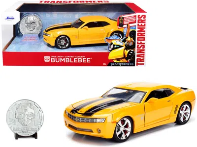Jada 2006 Chevrolet Camaro Concept Yellow Bumblebee With Robot On Chassis And Collectible Metal Coin "tra