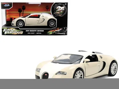 Jada 2011 Bugatti Veyron White And Tan "furious 7" (2015) Movie "25 Years Of Fast & Furious" Series 1/32 