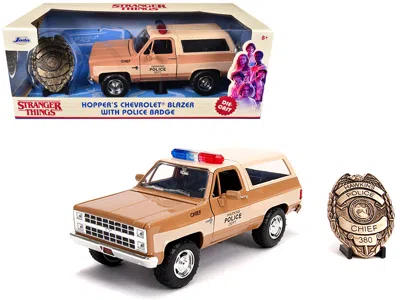 Jada Hopper's Chevrolet Blazer With Police Badge "hawkins Police Dept." "stranger Things" (2016) Tv Serie In Brown