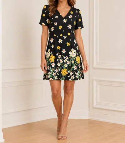 Jade Short Sleeve Dress In Daffodils In Multi