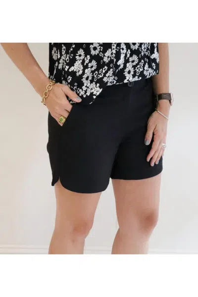 Jade Side-round Short In Black