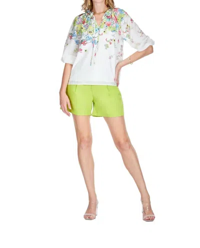 Jade Women's Dimensional Flowers Top In Bursting Garden In White