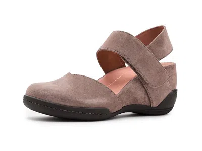 Jambu Nia In Brown