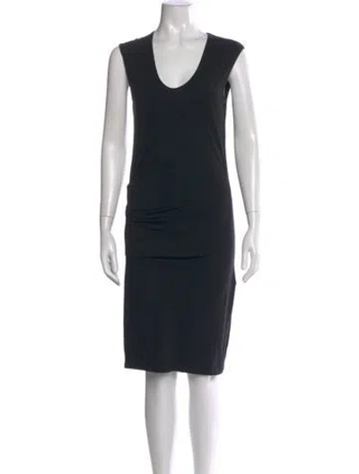 Pre-owned James Perse Scoop Neck Knee-length Dress In Black
